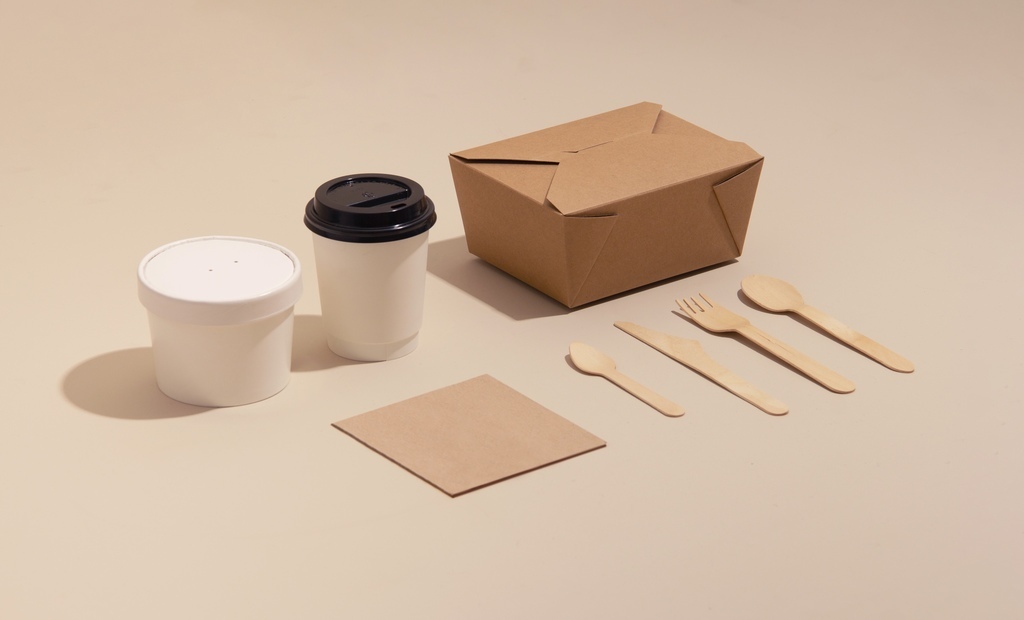 Kit de talheres biodegradáveis de madeira com caixa de embalagem ou de marmita junto com pote e copo, todos os itens biodegradáveis de papel firme