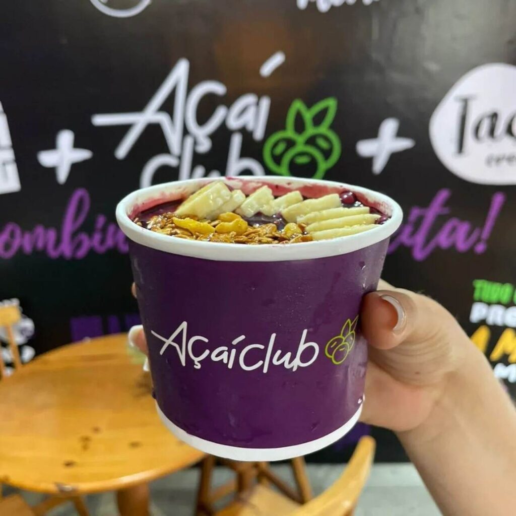 Açai com banana e granola